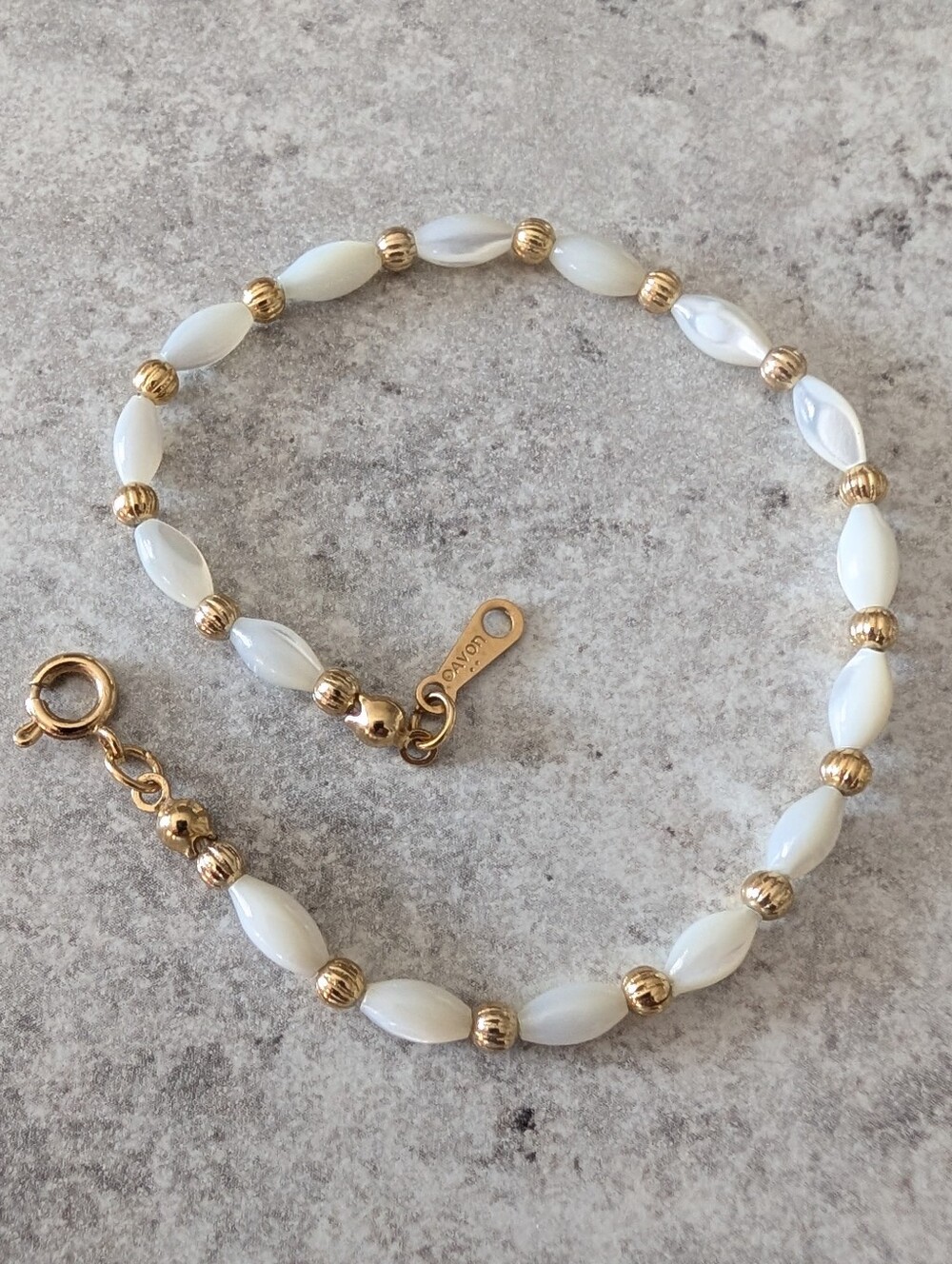 Vintage Avon Mother Of Pearl Barrel Beaded Bracelet